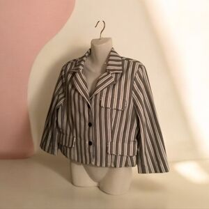 Nine & company jacket black and white striped stretchy lots of buttons